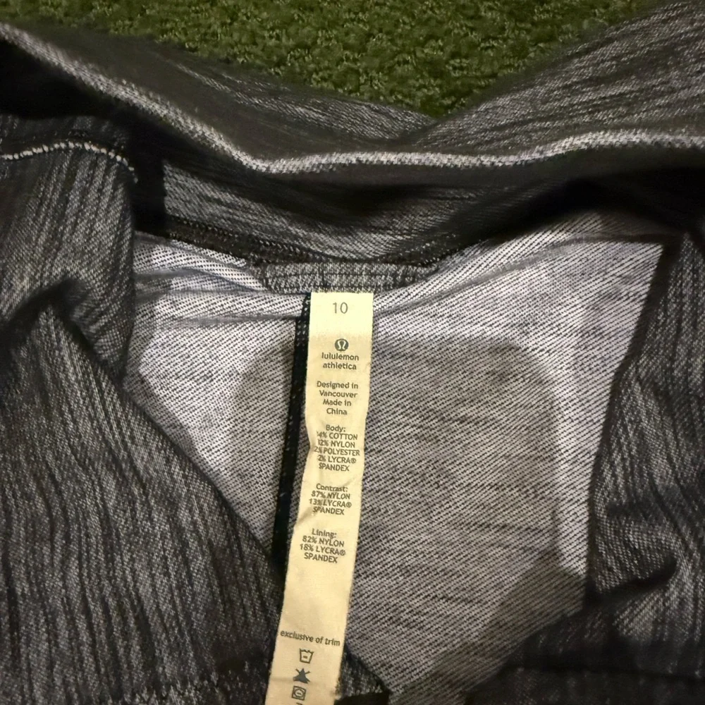 Lululemon Athletica DAILY YOGA JACKET 10 BLACK SLUB DENIM EUC host pick - Picture 5 of 15
